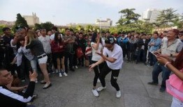 郑州尬舞新闻爆料,舞蹈文化碰撞与网络围观