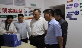 穿进校园文里吃瓜免费,吃瓜群众免费解锁校园秘闻