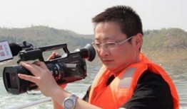 爆料地沟油的记者李翔视频,李翔记者勇敢曝光的背后